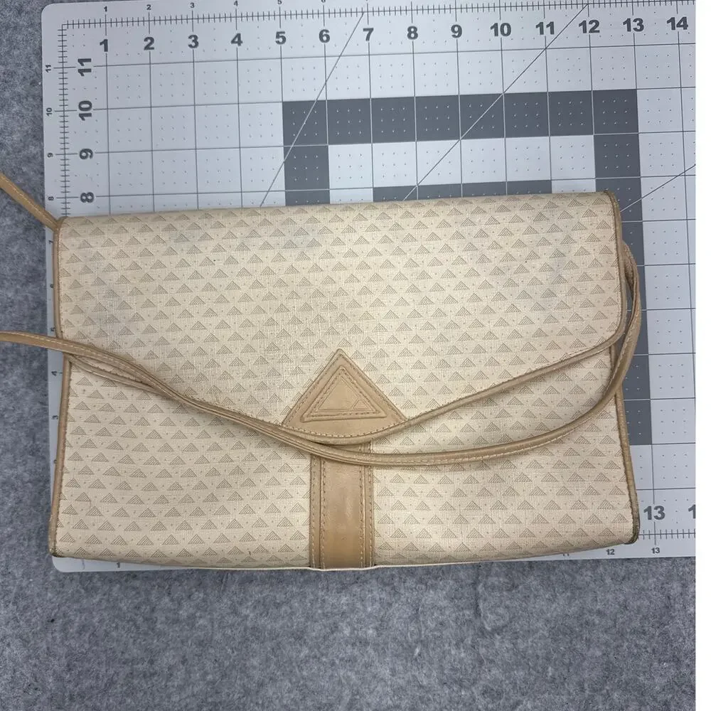 Liz Claiborne 1984 Vintage Tan Triangle Envelope Fold Over Shoulder Purse